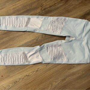 ALO Yoga Light Gray Ribbed Leggings